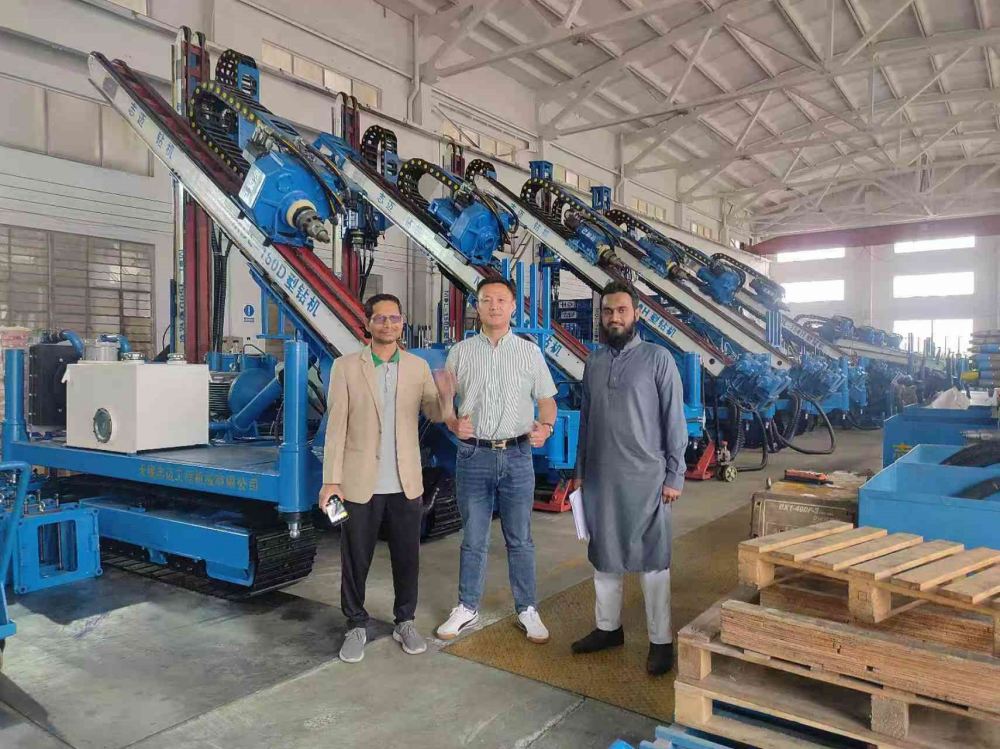 Welcome friends from the Philippines to visit RM factory for inspection and negotiation